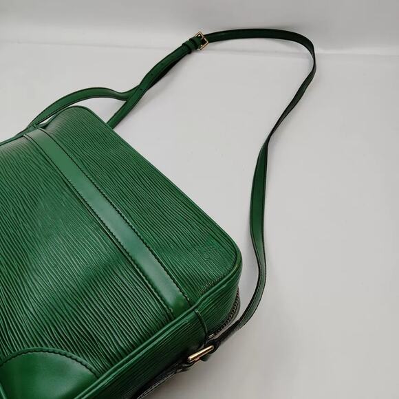Louis Vuitton Trocadero Shoulder Bag Broneo Green Leather Epi MI9002 - Picture 5 of 9